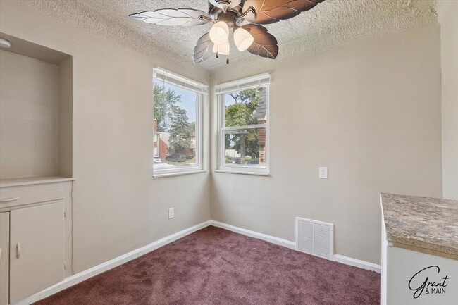 Building Photo - $1250 3 bedroom bungalow