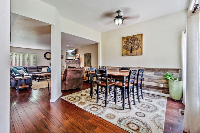 Building Photo - Large East Medford home for Lease!