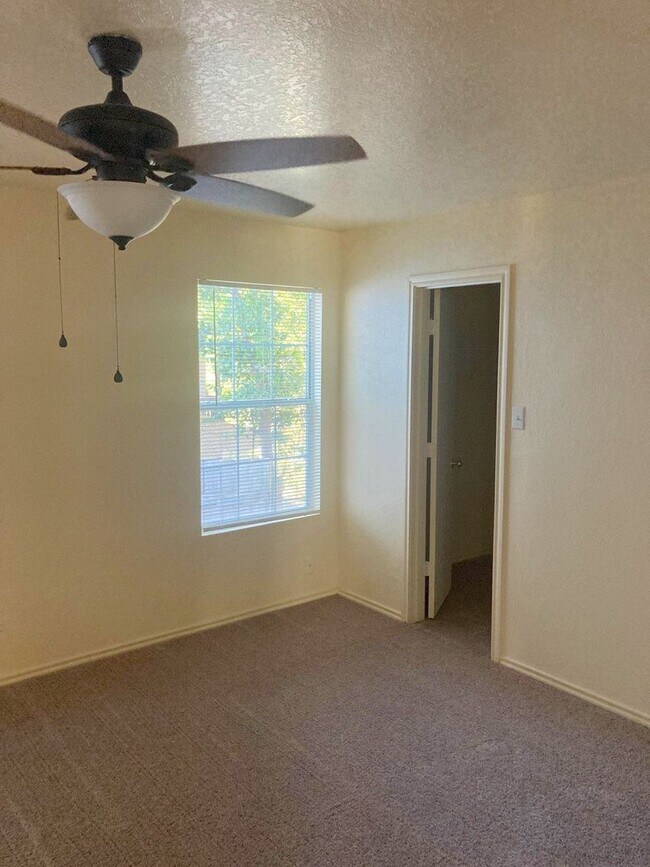 Building Photo - Spacious open concept ranch