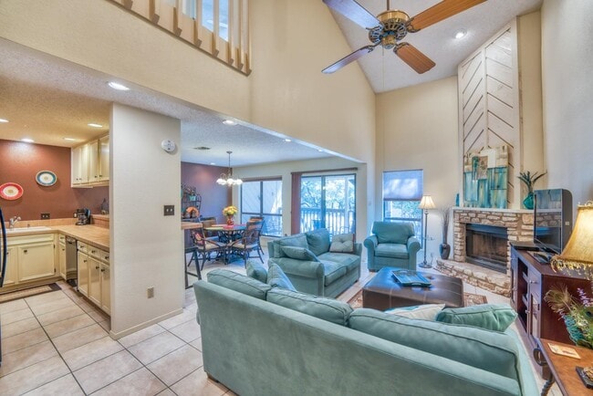 Building Photo - 307 Crestview