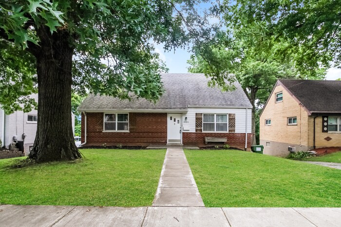 Primary Photo - 1061 Fashion Ave
