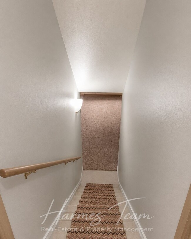 Building Photo - 5960 Grapevine Dr
