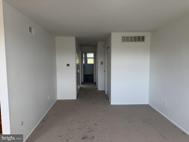 Building Photo - 9750 Hilspach St