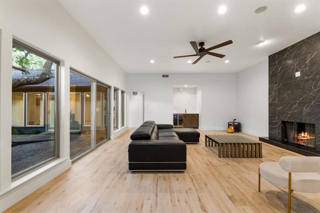 Building Photo - 9415 Hill View Dr