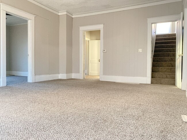 Building Photo - Updated 4 bed 2 bath house right in the heart of Benson.