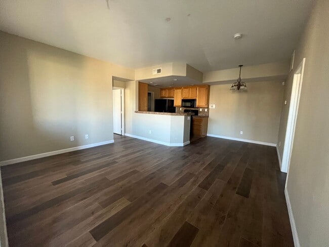 Building Photo - Cozy 2 bedroom apartment on East Palomar!