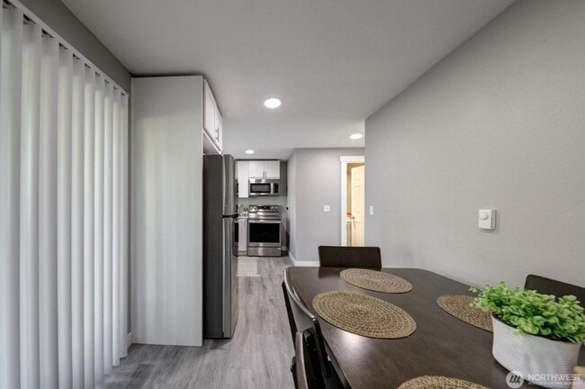 Building Photo - 10617-10617 10th Ave Ct S