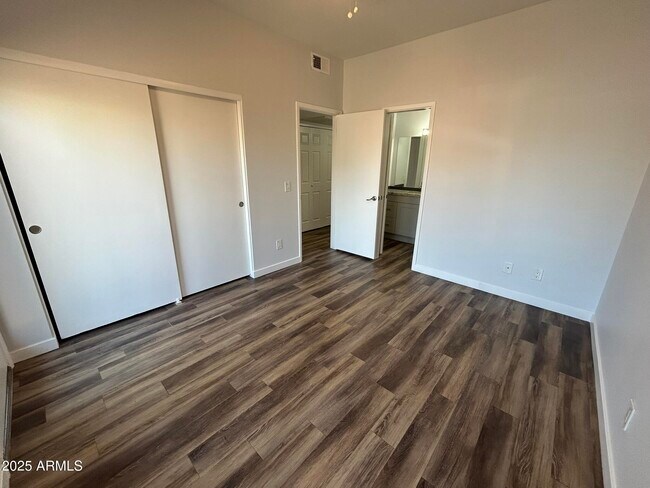 Building Photo - 11666 N 28th Dr