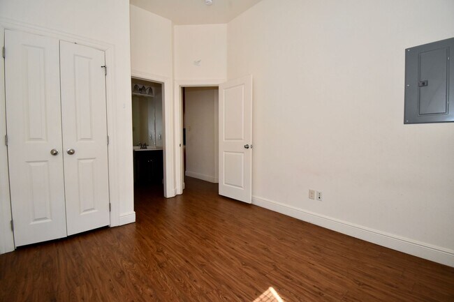 Building Photo - Pine Grove Apartments
