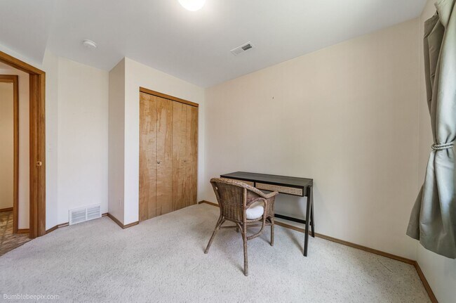 Building Photo - For Rent: Beautiful 3 Bed, 3 Bath Home in Desirable Eagle Ridge