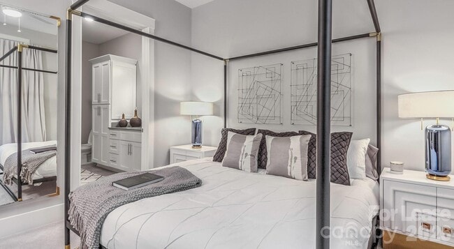 Building Photo - 2426 Vail Ave