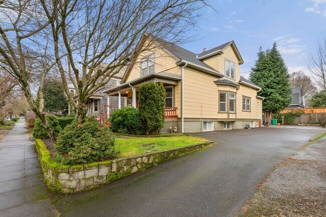 Building Photo - 2178 NE 7th Ave