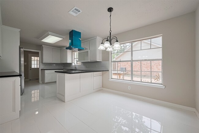 Building Photo - 10815 Creektree Dr