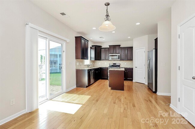 Building Photo - 14321 Green Birch Dr