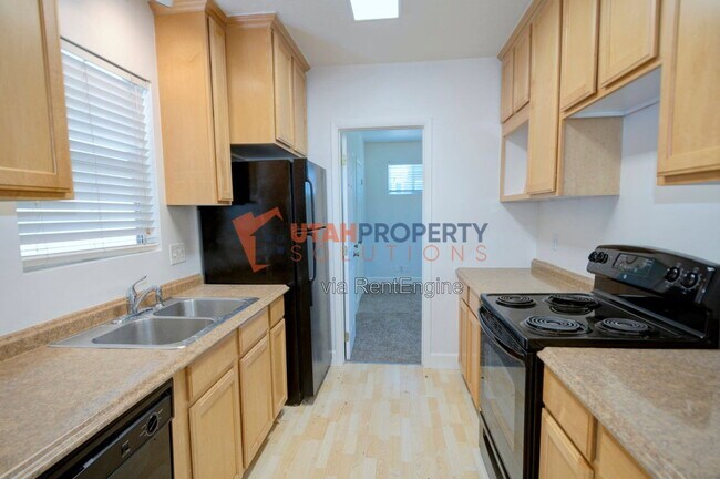 Building Photo - 574 Wilson Ave S
