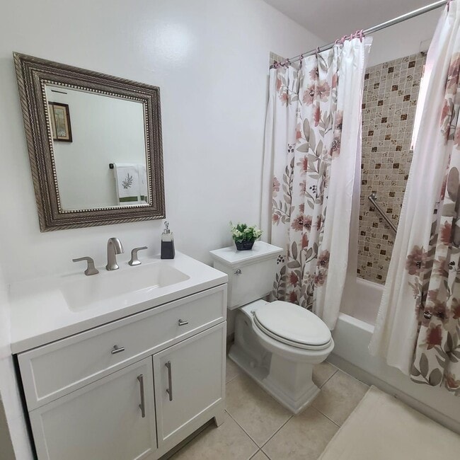 Building Photo - 5220 Las Verdes Cir