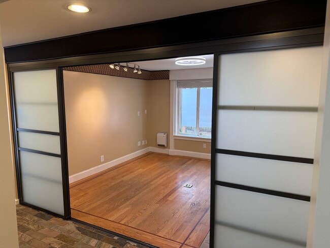 Unit 2 Living Rm - 1510 NE 170th St