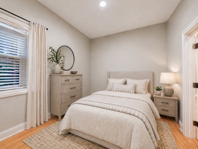 Building Photo - 1014 W George St