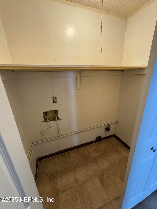 Building Photo - 4751 San Jose Manor Dr W