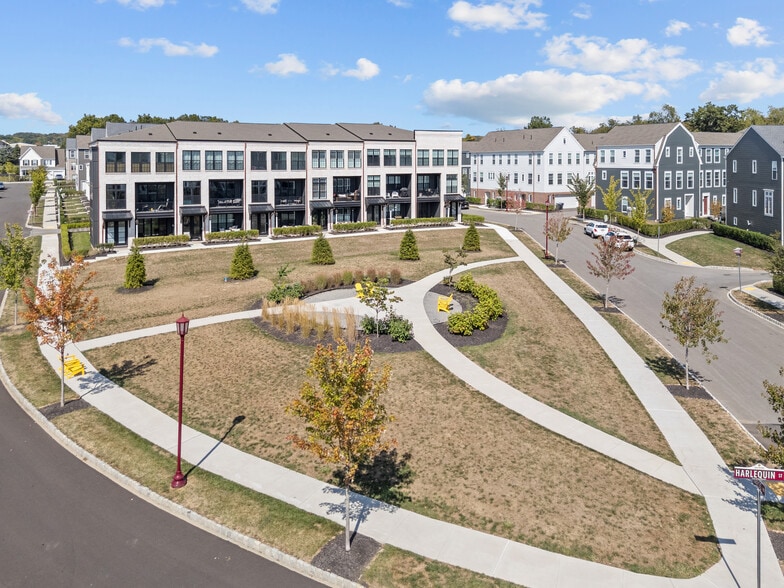 Building Photo - 701 Halcyon Ln