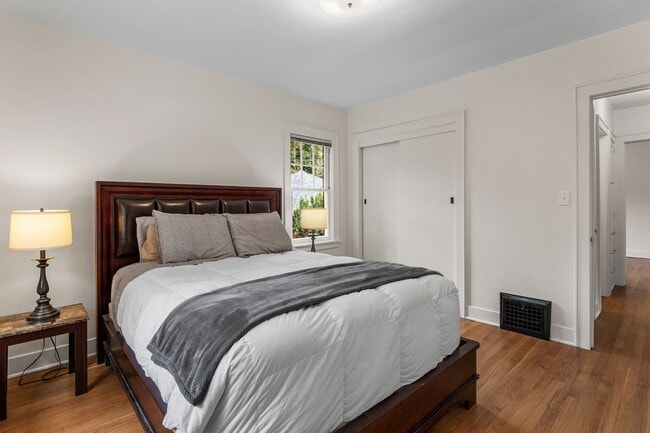 Building Photo - ***MOVE IN SPECIAL $250.00 OFF 1ST FULL MO...