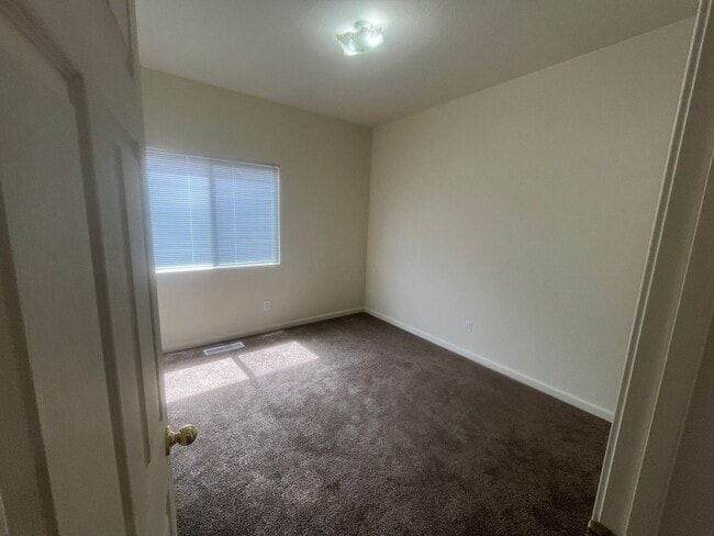 Building Photo - Beautiful 3 Bed, 2 Bath Home with 2-Car Garage in Desirable Sparks Neighborhood