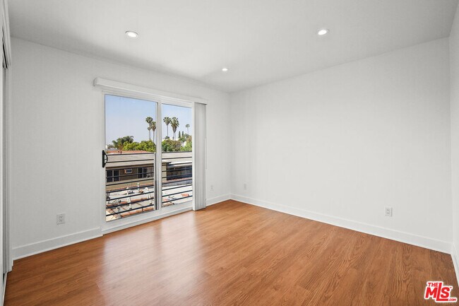 Building Photo - 818 N Hobart Blvd