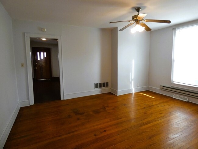 Building Photo - 324 Grace St