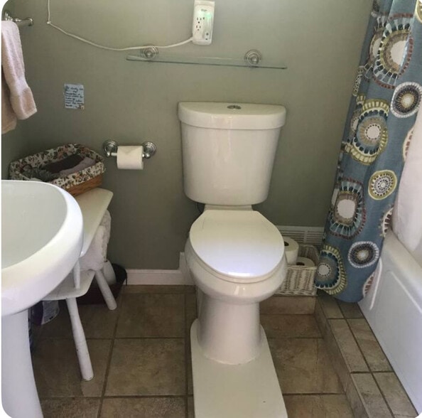 Bathroom with shower and bathtub - 4000 McKinley Blvd
