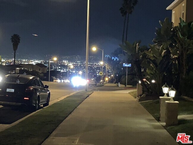 Building Photo - 5913 Overhill Dr