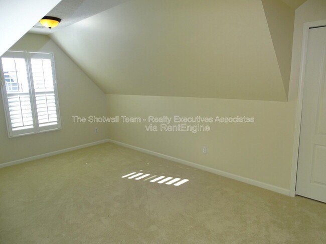 Building Photo - 308 Java Way