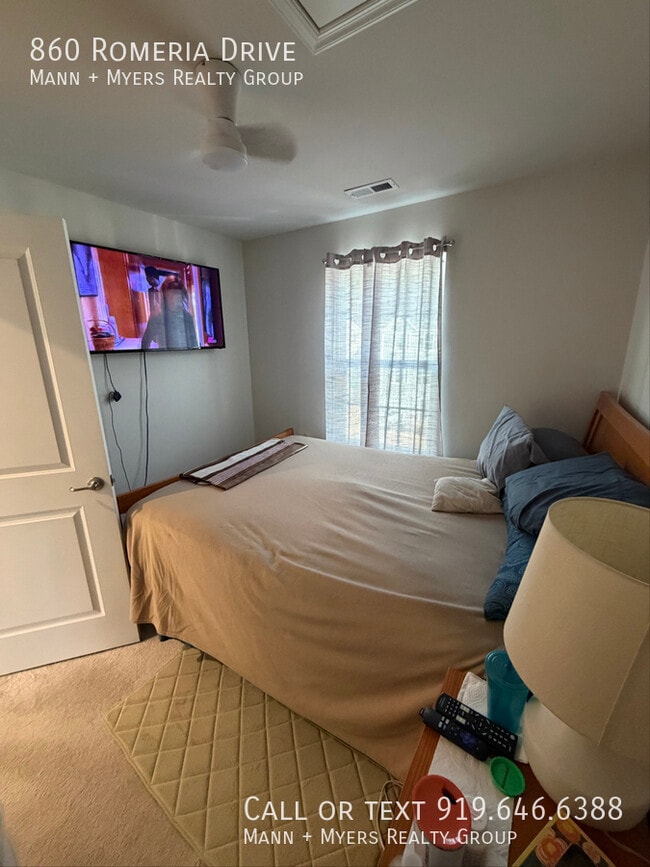 Building Photo - 860 Romeria Dr