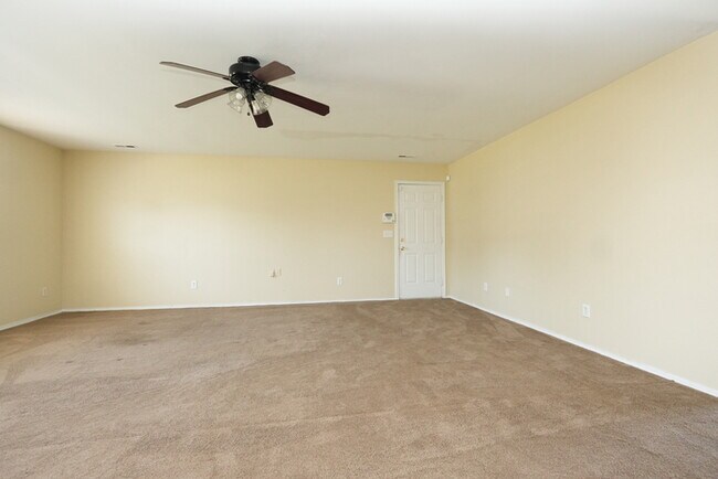 Building Photo - Lovely home situated on a cul-de-sac