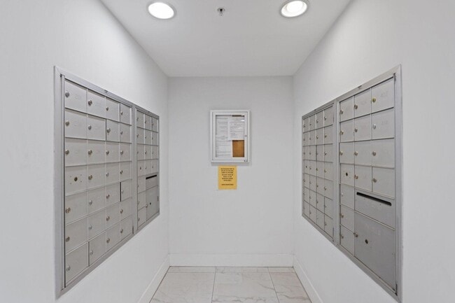 Building Photo - 250 NE 3rd Ave