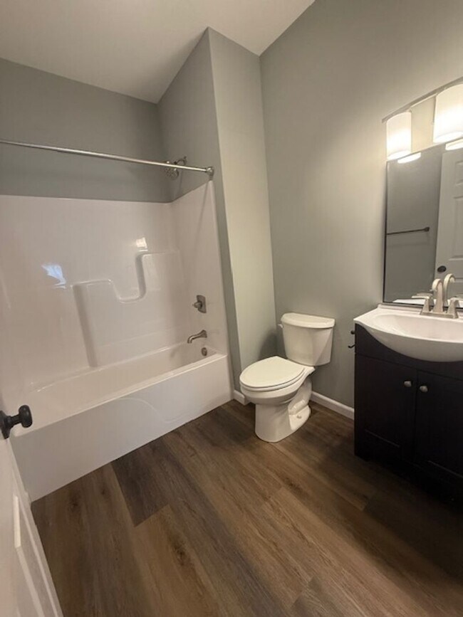 Building Photo - Charming 3-bedroom/2-bathroom single family home in Washington, IL