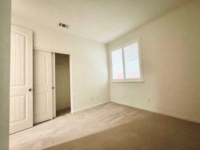 Building Photo - 366 Rock Creek Cir