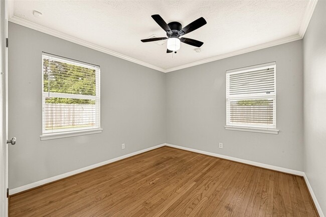 Building Photo - 9927 Southport Dr