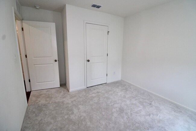Building Photo - 4BR/2BA in Woodbine, GA