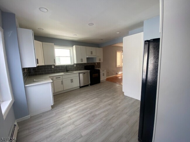 Building Photo - 17 Walnut Terrace