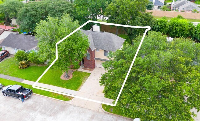 Building Photo - 3022 Norwich St