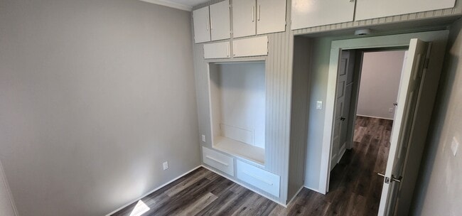 Building Photo - 701 9th St