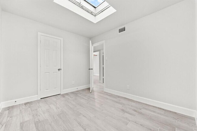 Building Photo - 9026 Kempwood Dr