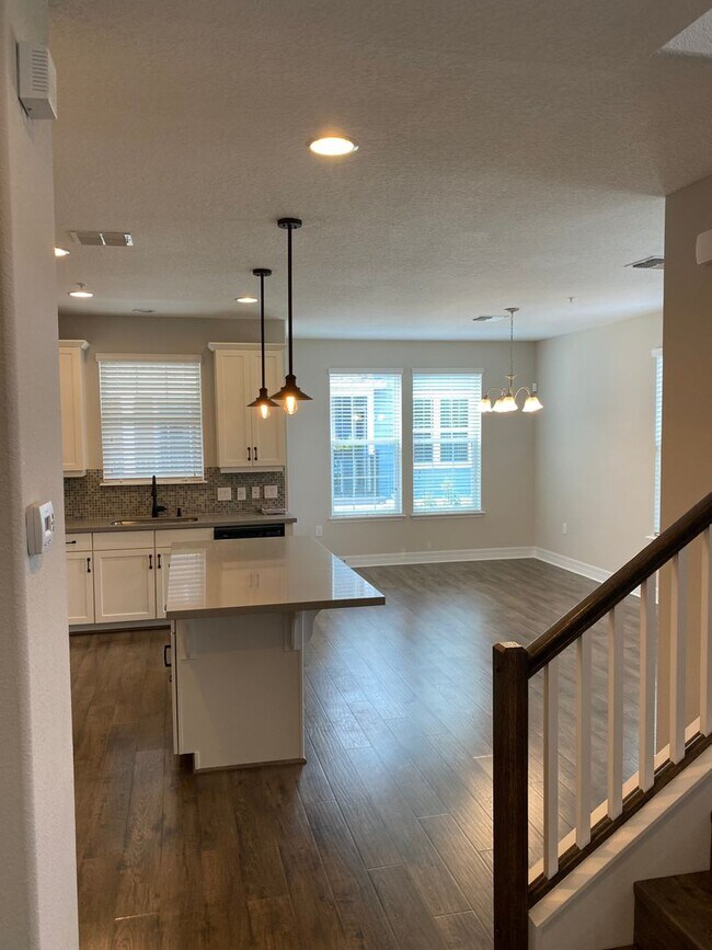 Building Photo - 1061 Clifton Springs Ln