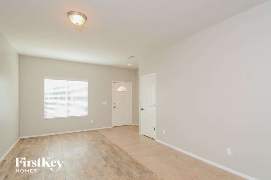 Building Photo - 12918 W Columbine Dr