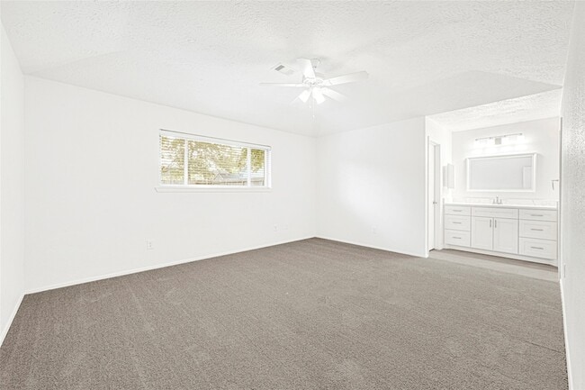 Building Photo - 206 Sweetgum Dr