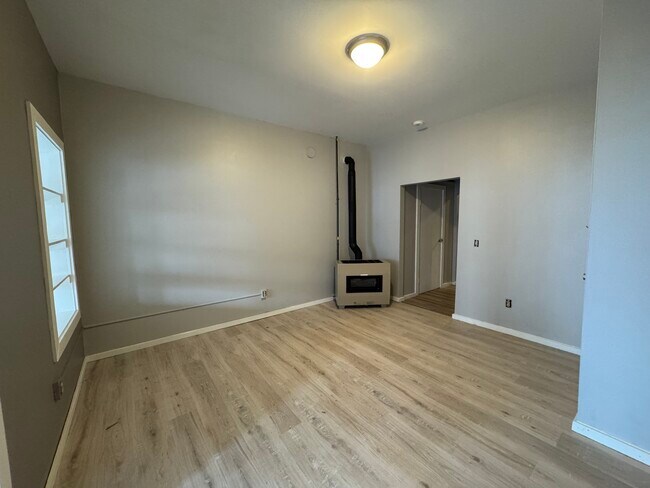 Building Photo - 23 Main St