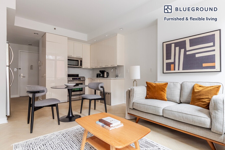 Building Photo - 49 E 34th St