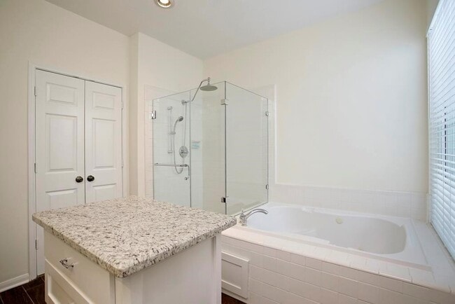 Building Photo - 6902 Afton Woods Dr