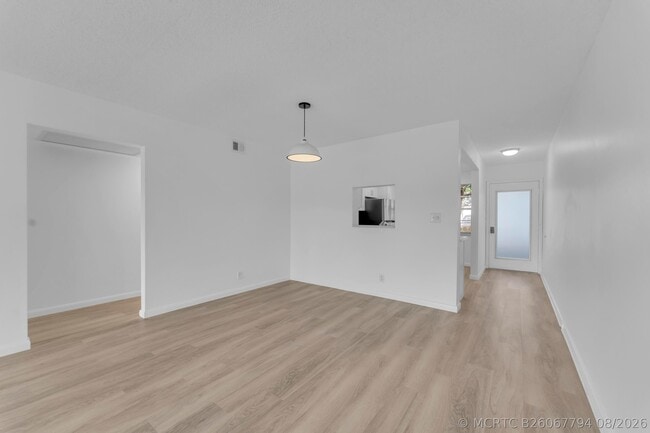 Building Photo - 3003 Portofino Isle