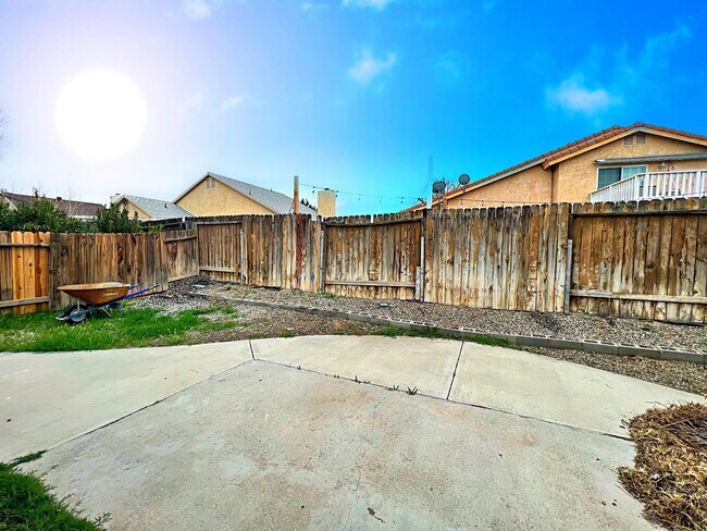Building Photo - 2826 San Ramon Dr